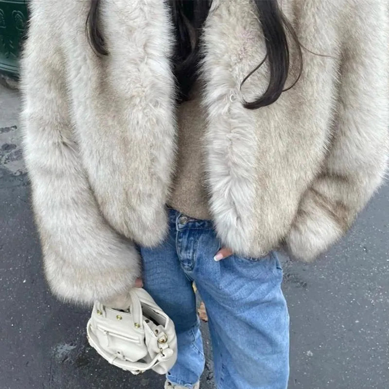 Women's Iconic Street Fashion Week Luxury Brand Gardient Cropped Faux Fur Coat for Winter 2023 STYLE SOURCE