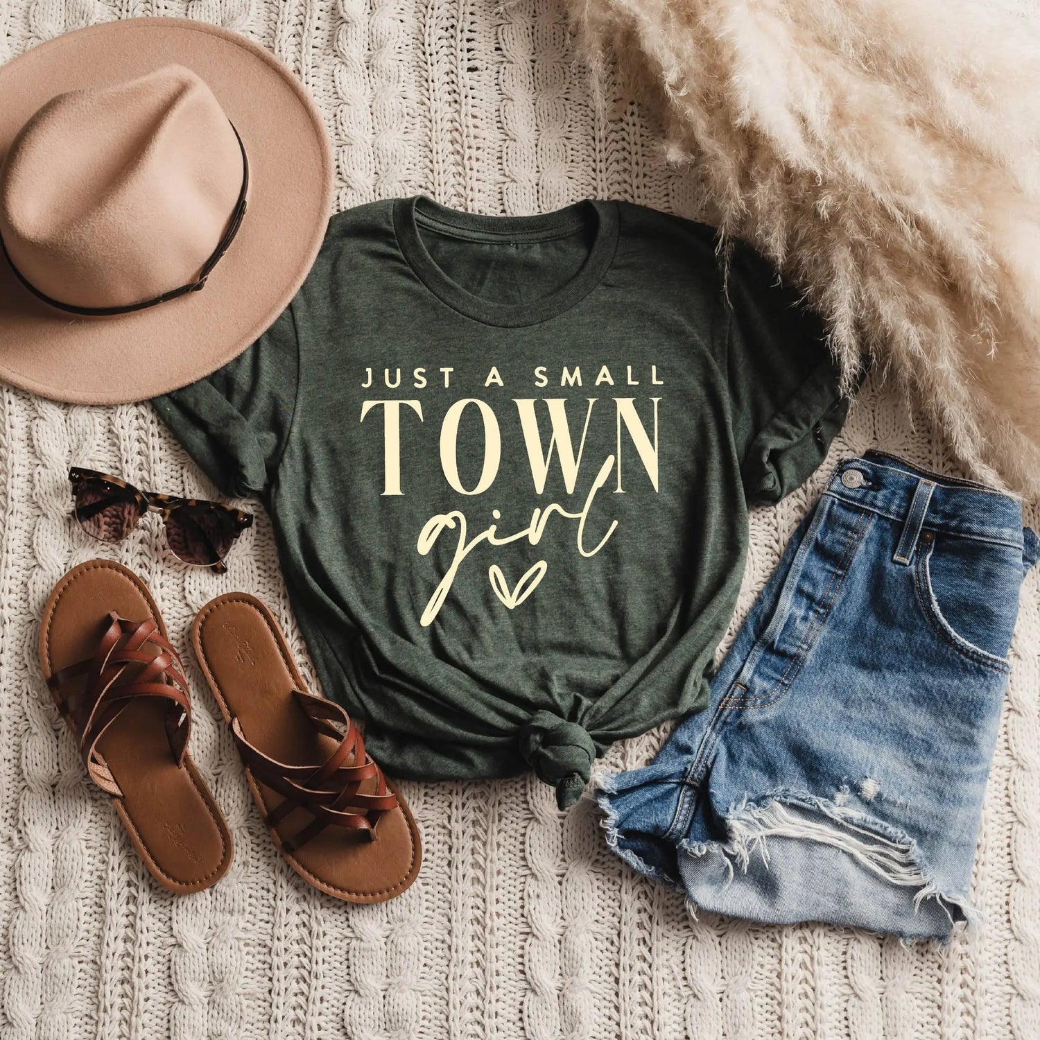 Small town Girl  GRAPHIC TEE STYLE SOURCE