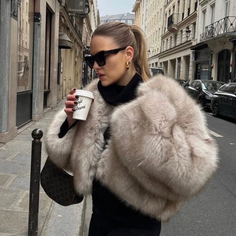 Women's Iconic Street Fashion Week Luxury Brand Gardient Cropped Faux Fur Coat for Winter 2023 STYLE SOURCE