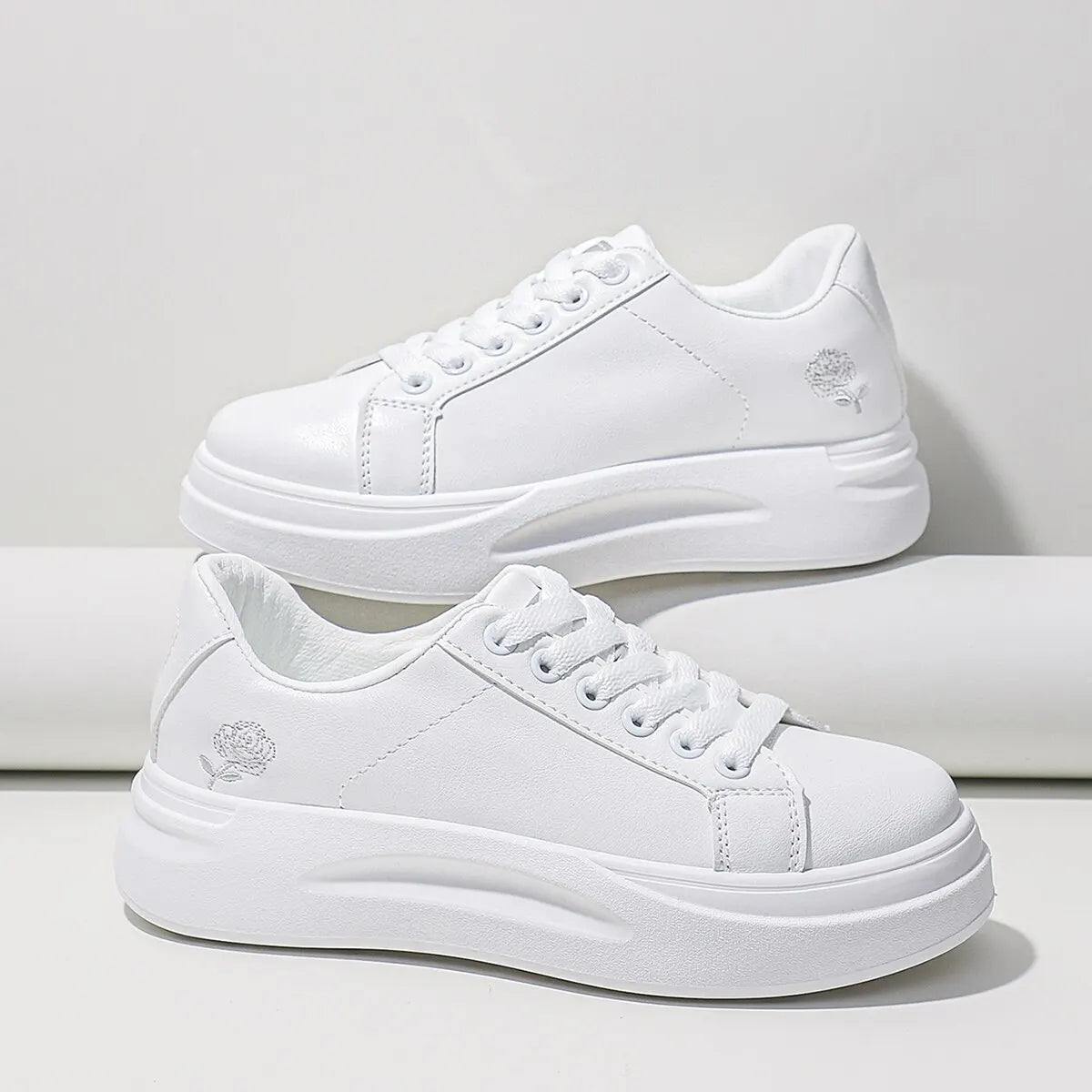 Women's Casual Sneakers White Metallic STYLE SOURCE