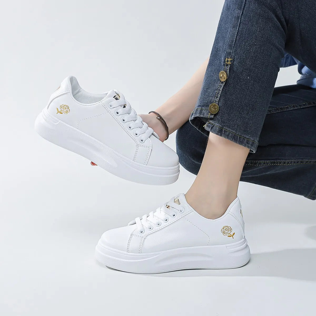 Women's Casual Sneakers White Metallic STYLE SOURCE